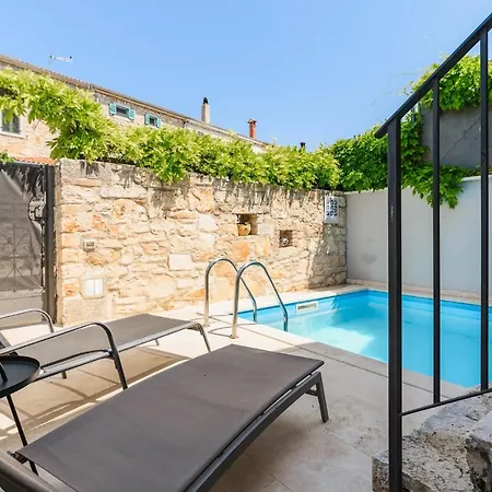 Villa Casa De Stalla With Private Pool In Poreč