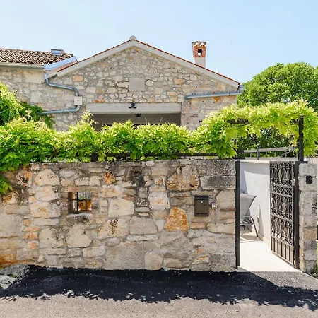 Casa De Stalla With Private Pool In Poreč