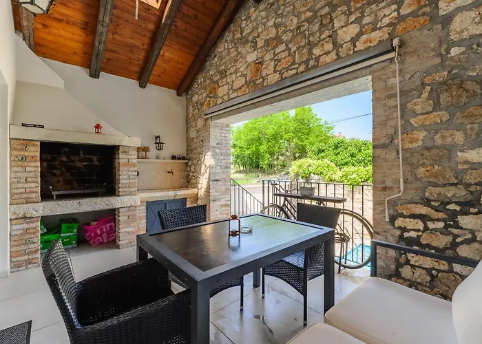 Casa De Stalla With Private Pool In 빌라