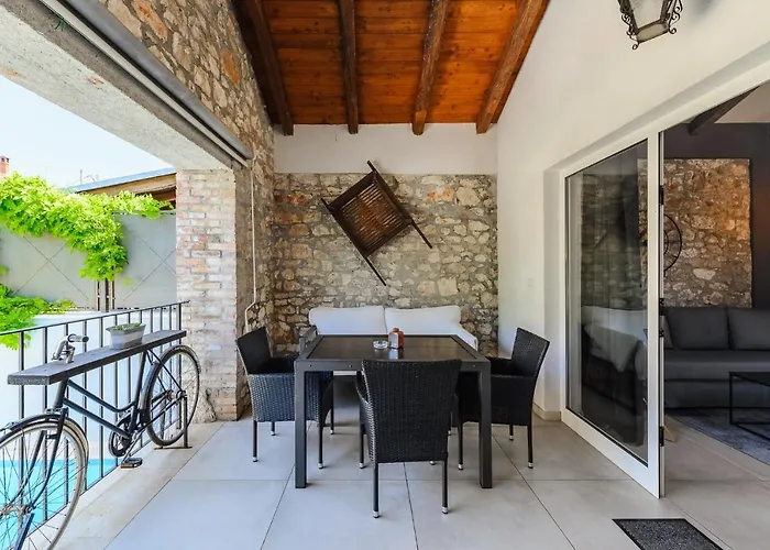 Casa De Stalla With Private Pool In Vila