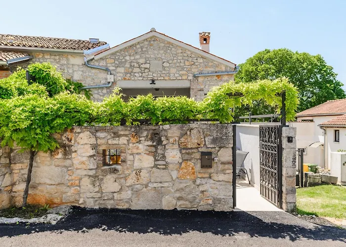 Casa De Stalla With Private Pool In 포레치