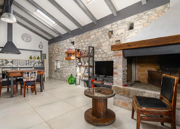 Villa Casa De Stalla With Private Pool In Poreč